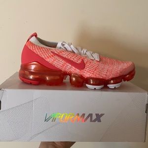 Women’s 7.5 Flyknit 3.0 Vapormax in Ember Glow